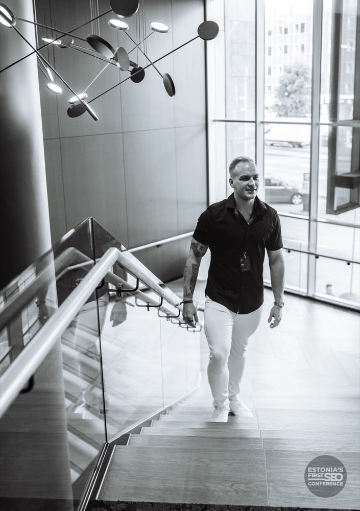 Karl Kangur speaking at an SEO conference in Estonia